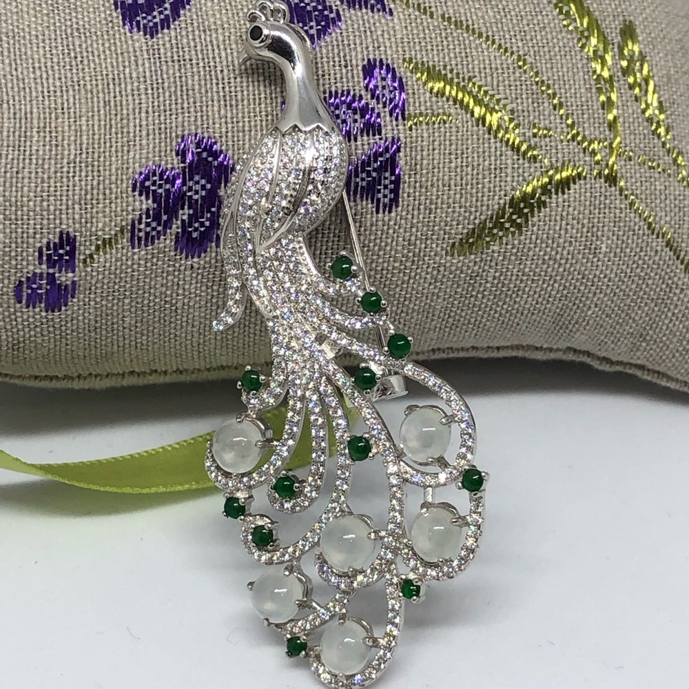 Beautiful green and white jade silver pin